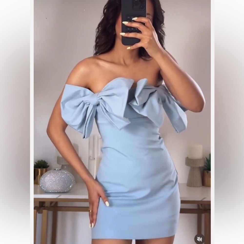 Elegant Blue Strapless Dress with bows